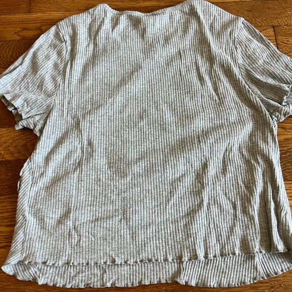 Wild Fable Light Gray Ribbed Short Sleeve Top - Picture 3 of 3